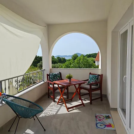Arta Apartment