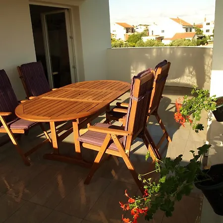 Apartment Arta *